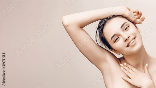 Fotografía Natural beauty portrait of female face and body with perfect skin
