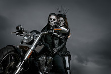 Zombies Yendo A Fiesta De Halloween En Motocicleta