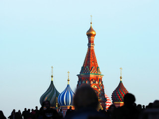 Wall Mural - Unrecognizable people walk on the Red square, Moscow Kremlin, Russia. Saint Basil's Cathedral, blue sky, tourism concept