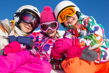 Poster - kids on alpin ski resort