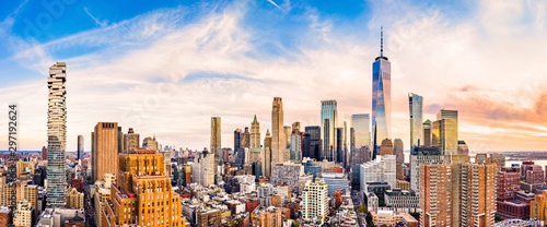 Fotografía Aerial panorama of Lower Manhattan skyline at sunset viewed from above Greenwich street in Tribeca neighborhood