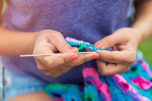 Ручки вяжут вязание