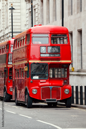 Cuadros en Lienzo Iconic red Routemaster double-decker buses in London UK