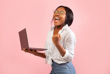 Excited Afro Girl Holding Laptop Gesturing Yes, Studio Shot