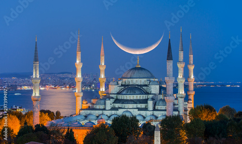 The Blue Mosque with crescent moon (new moon) (Sultanahmet), Istanbul, Turkey Canvas Print
