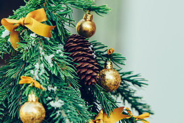 Wall Mural - Green fir tree with golden balls. Christmas wallpaper.