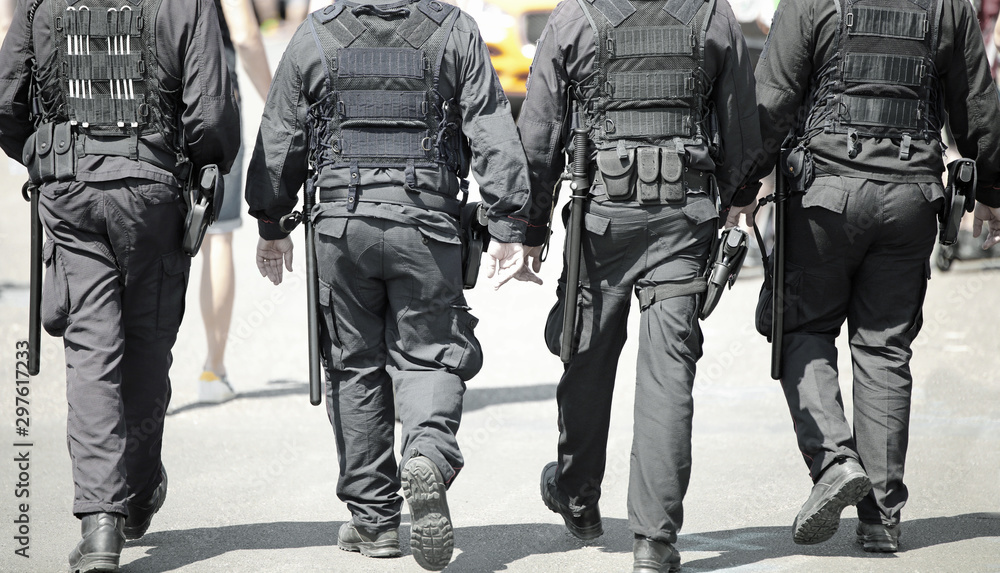 cops with antiriot uniform - obrazy, fototapety, plakaty 