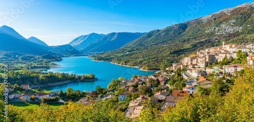 Dekoracja na wymiar  panoramiczny-widok-w-barrea-prowincja-l-39-aquila-w-regionie-abruzzo-we-wloszech