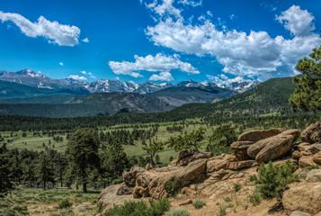 Canvas Print - Rocky Mountains summer green panorama in Colorado, USA. Mountains and clouds