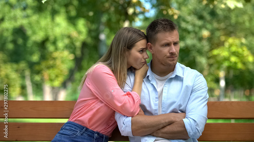 Fotomural Girlfriend apologizing boyfriend sitting outdoor, relations misunderstanding