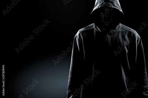 Cuadros en Lienzo Thief in black clothes on grey background