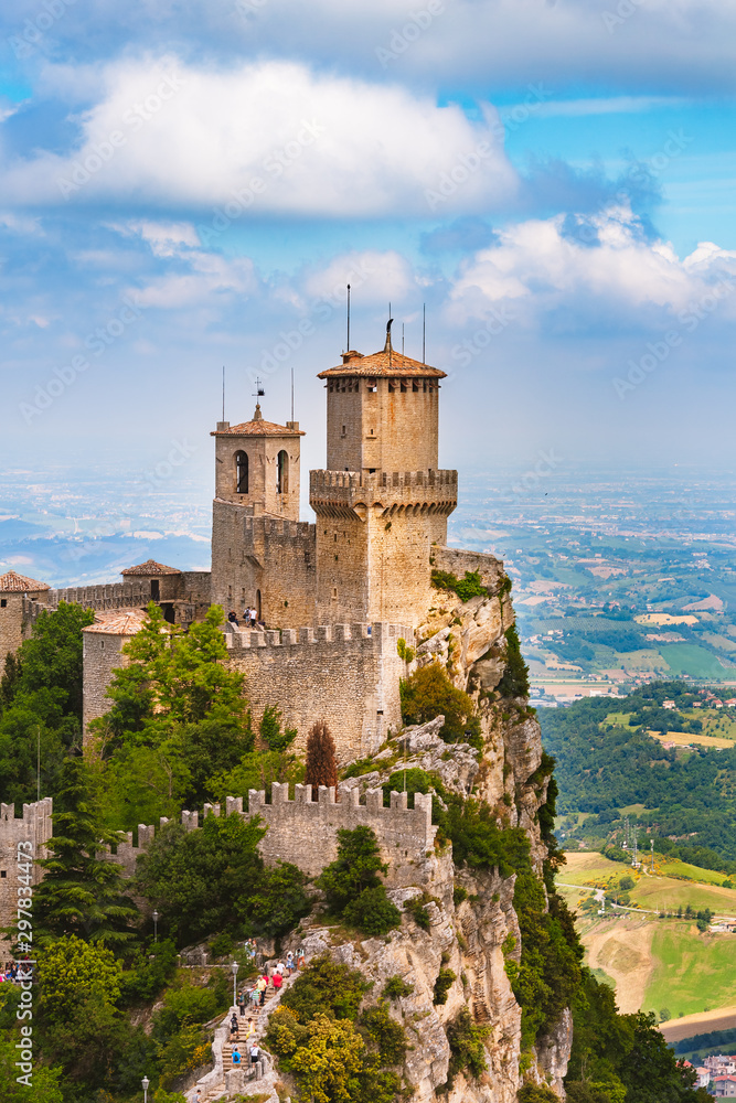 Obraz na płótnie Rocca della Guaita, the most ancient fortress of San Marino, the oldest of the three towers of San Marino, San Marino Republic w salonie