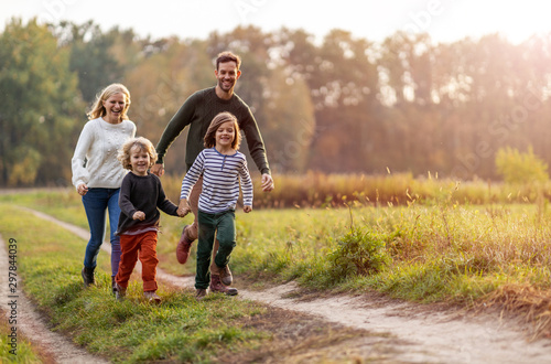 Fotomural Young family having fun outdoors