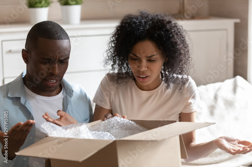 Fotomural Angry millennial african american married spouse received damaged item