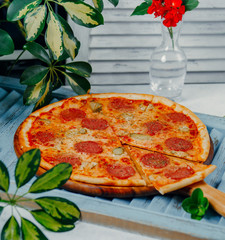 Canvas Print - round pepperoni pizza on the table