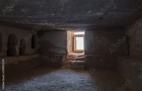Cuadros en Lienzo The interior with empty graves of the Roman burial chamber on the ruins of the Nabataean city of Avdat, located on the incense road in the Judean desert in Israel