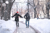 Fototapeta Miasto - Young couple walking through the winter
