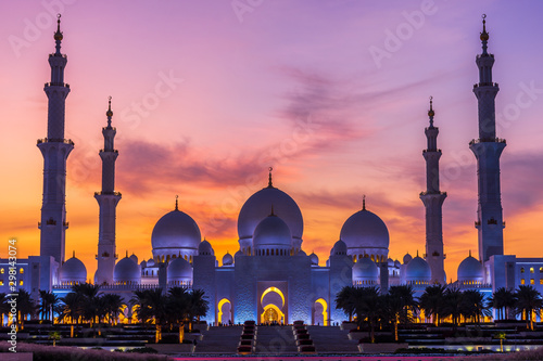 Sheikh Zayed Grand Mosque and Reflection in Fountain at Sunset - Abu Dhabi, Unit Wallpaper Mural