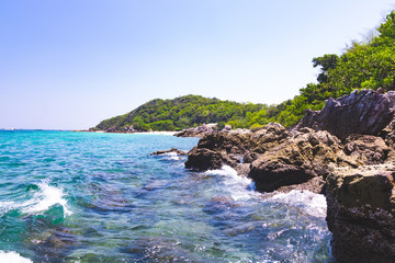 Sea ​​waves go to the stone coast of the island