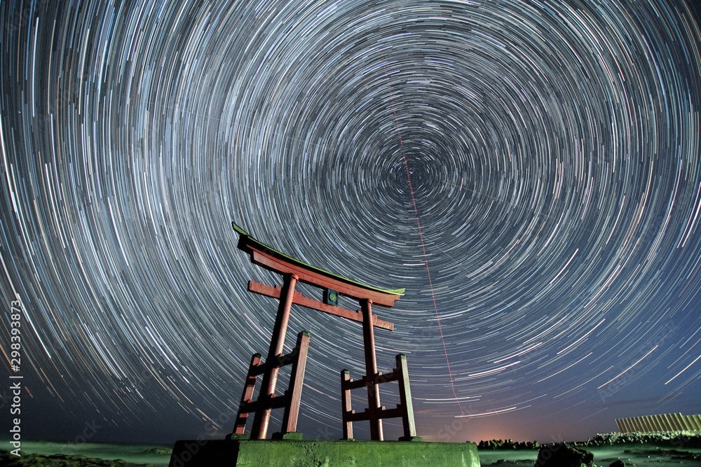 北極星を中心に回転する星空の長時間露光写真 / 北海道初山別町