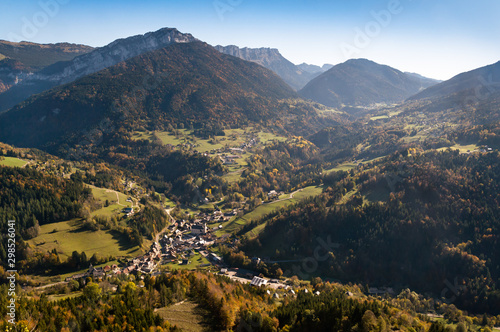 Fotografía Vue aérienne de St Pierre d'Entremont et de la Chartreuse