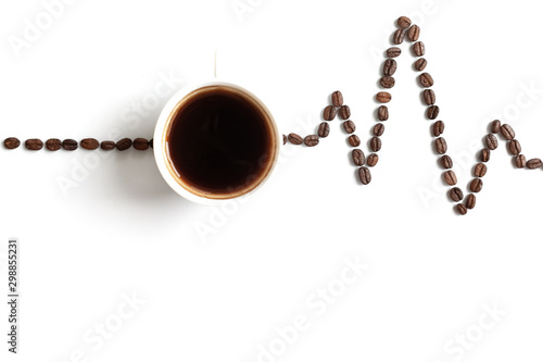Fotografía Cardiogram painted with coffee beans and cup of coffee on white background