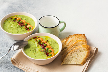 Wall Mural - Green peas soup with shrimps, pink pepper