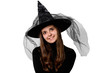 Uśmiechnięta czarownica. Halloween.