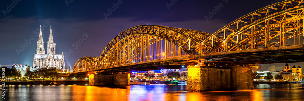 Panorama of the Hohenzollern Bridge over the Rhine River and Cologne Cathedral by night - obrazy, fototapety, plakaty 
