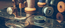 Old Sewing Machine Retro, Details Of A Coarse Plan, Coils Of Thread, In A Vintage Style, The Concept Of A Tailor's Clothing History Selective Focus