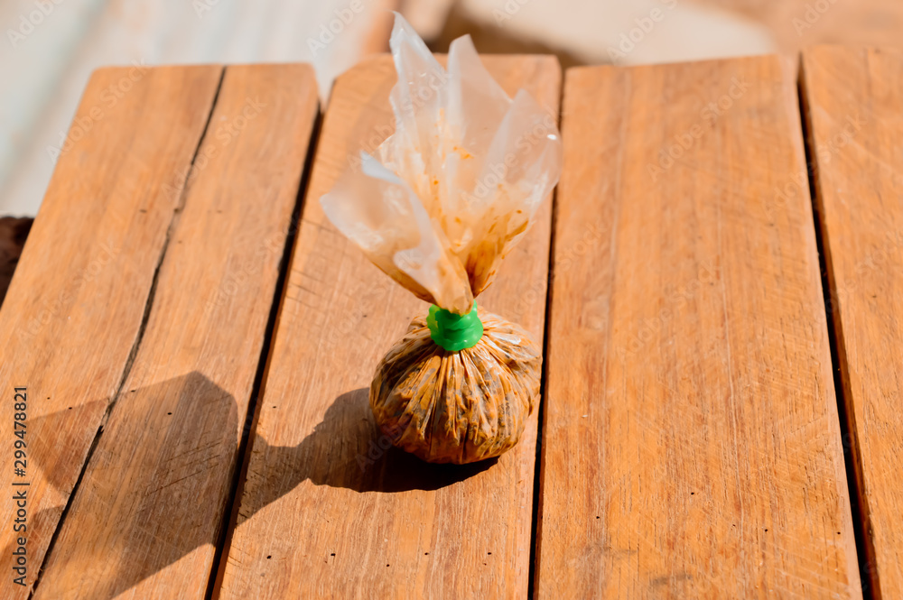 how to make tobacco moist How to Keep Tobacco Moist in a Pouch: 7 Steps (with Pictures) how to make tobacco moist How to Keep Tobacco Moist in a Pouch: 7 Steps (with Pictures)