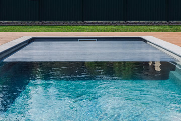 Span for pool. Rolling coating. Pool protection. Rollete. Security. Pure water. Pool protection system.