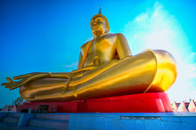 Lam Luk Ka, Bangkok, Thailand - October 27, 2019 : Wat Prachum Rat  - Golden Statue