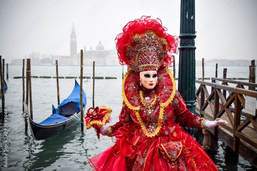 Masked Venetian Performer on Wooden Pier by Gondola in Venice, Italy - obrazy, fototapety, plakaty 