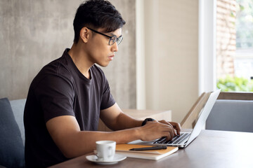 man using labtop