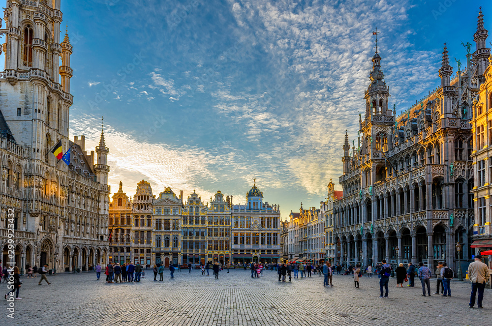 Grand Place (Grote Markt) with Town Hall (Hotel de Ville) and Maison du Roi (King's House or Breadhouse) in Brussels, Belgium. Grand Place is important tourist destination in Brussels.  - obrazy, fototapety, plakaty 