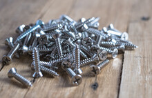 8mm And 1 Inch Size Silver Steel Or Metal Screw On Wooden Top Table