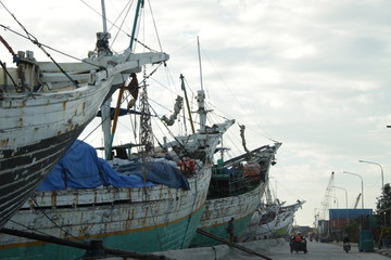  Traditional ships at port