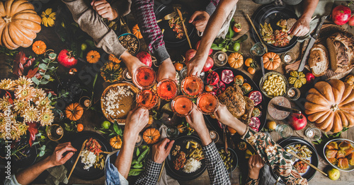 Fotomural Family celebrating Thanksgiving day