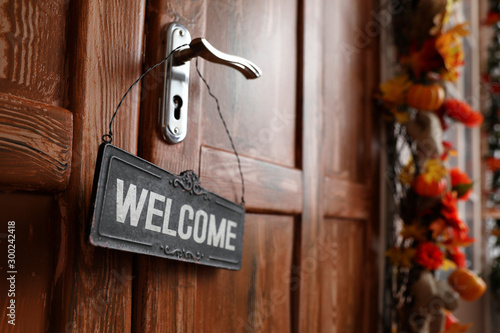 Fotografía Sign with word WELCOME hanging on door