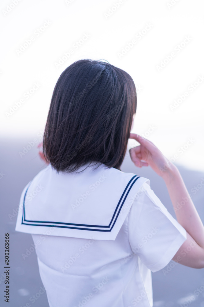 女子高生 海 後ろ姿 輝き Stock Gamesageddon