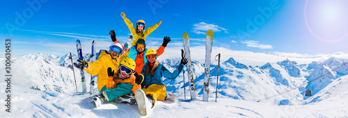 Cuadros en Lienzo Happy family enjoying winter vacations in mountains, Val Thorens, 3 Valleys, France