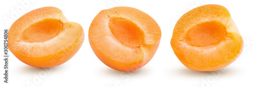 Fotografía collection of apricot halves isolated on a white background