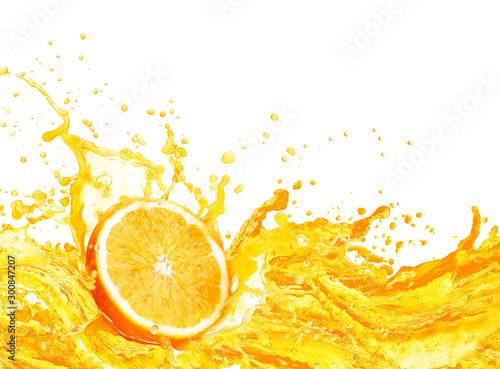  Fototapeta kuchenna owoce w wodzie   sok-pomaranczowy-rozpryskiwania-z-jego-owocow-na-bialym-tle