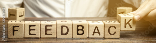 Fotografía Wooden blocks with the word Feedback and critic
