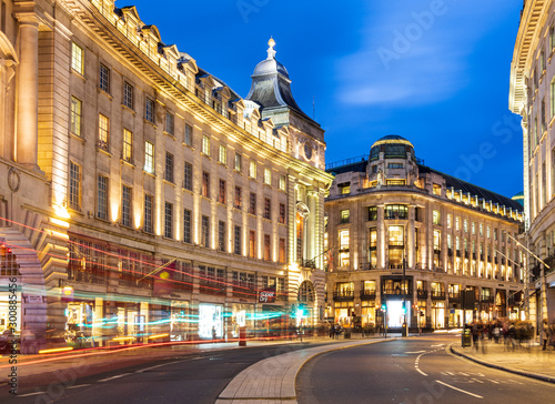 ロンドン ピカデリー サーカス 夜景 Stock Photo Adobe Stock
