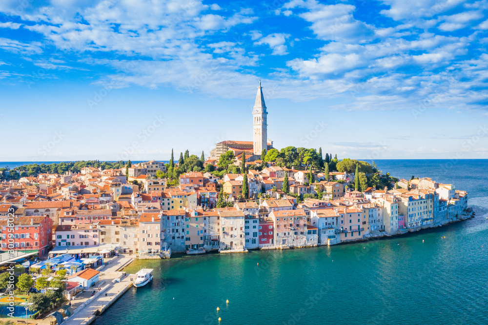 Croatia, Istria, panorama of beautiful old town of Rovinj on Adriatic sea coastline - obrazy, fototapety, plakaty 