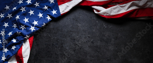 Fotografía US American flag on worn black background