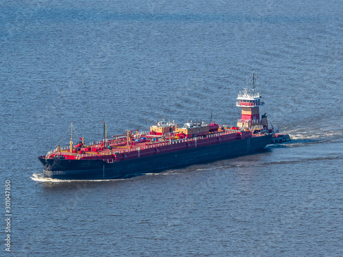 Fotografía Aerial photo of the ship on the Hudson River