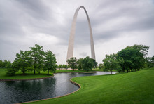 River And Gateway Arch National Park